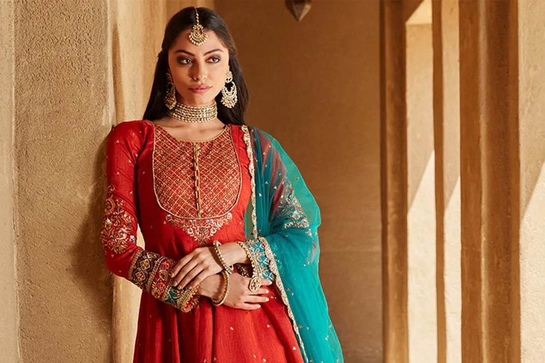 Sari or Lehenga: Difference Between the Traditional Indian Garments - The  New York Times