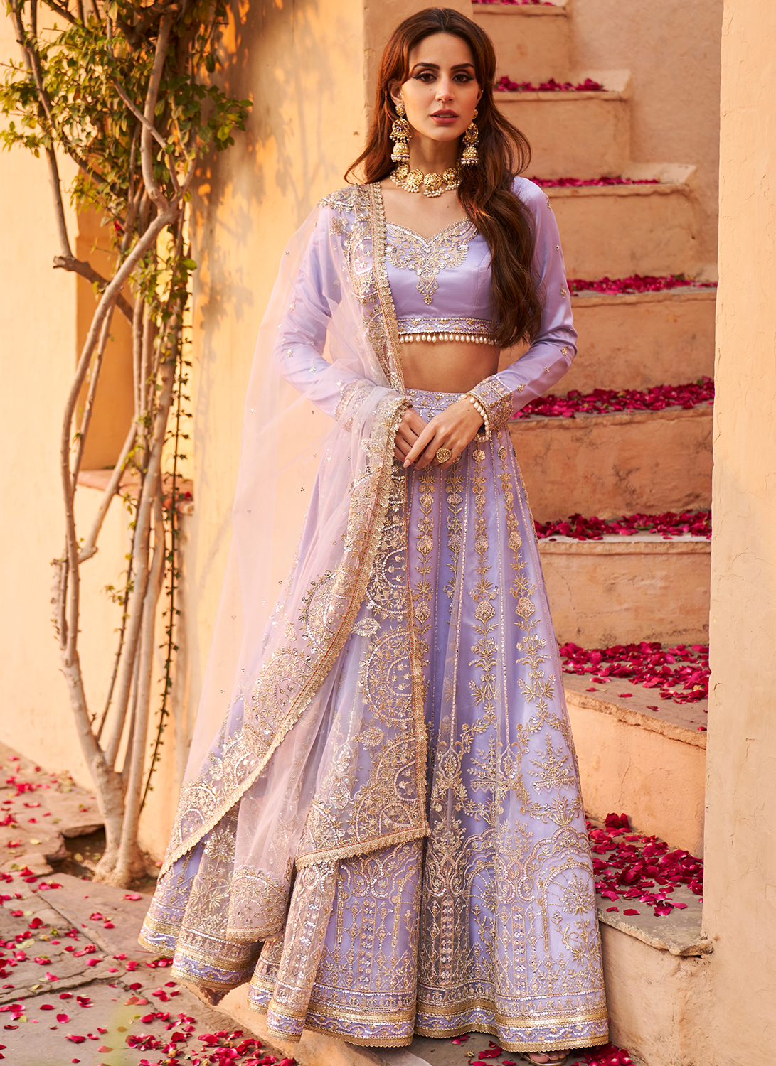 The White Bride By Alizeh Designer Lehenga Choli at Rs 6230 in Surat | ID:  23276043162