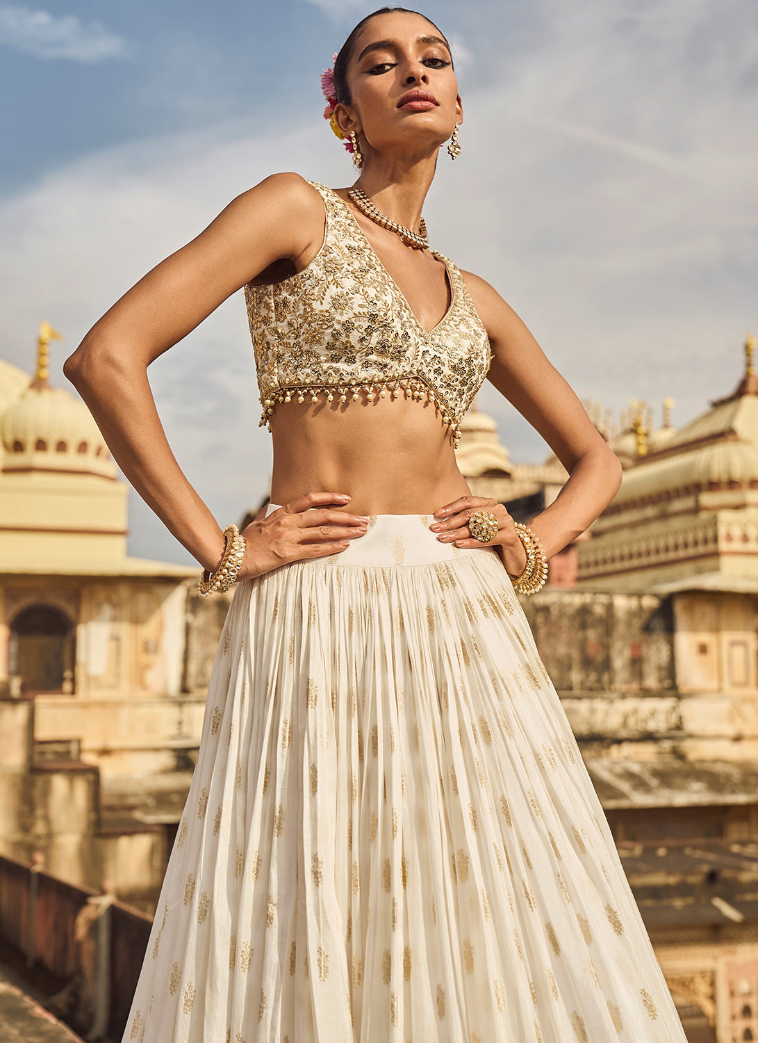 31 Brocade Lehenga Ideas For Brides Who Want To Dress To Impress | Mehendi  outfits, Bridal lehenga red, Indian bridal lehenga