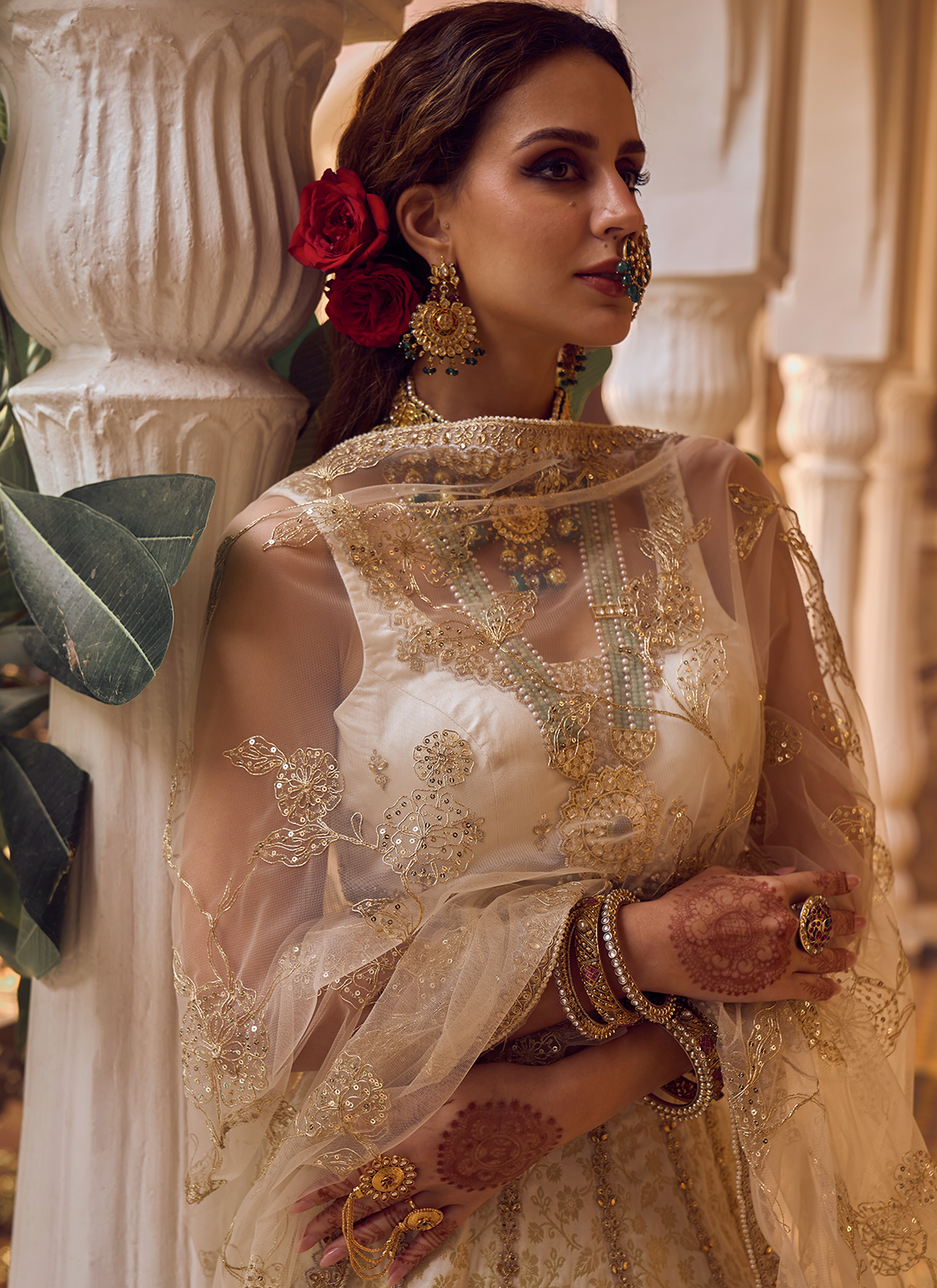 Pakistani Bridal White Gold Lehenga Choli Dupatta Dress | Gold lehenga,  Pakistani bridal, Bridal dresses