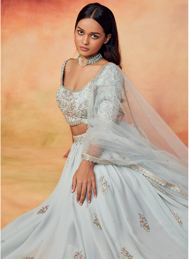 Pinterest: @vandanabadlani Grey lehenga, leena bhushan makeup | Kundan  jewellery bridal, Bridal jewellery indian, Bollywood wedding
